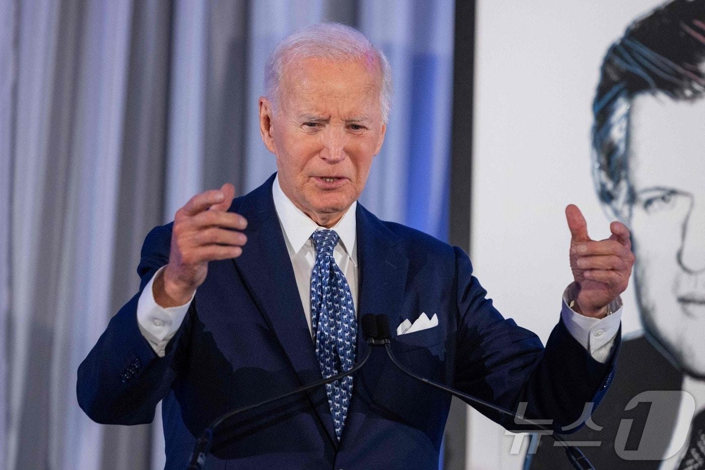 26일(현지시간) 미국 매사추세츠주 보스턴에 위치한 에드워드 케네디 연구소에서 개소 10주년 기념 행사가 열렸다. 조 바이든 전 미국 대통령이 이 행사에서 연설했고, 공로를 인정받아 평생 공로상을 수상했다.2025.10.26. ⓒ AFP=뉴스1 ⓒ News1 권영미 기자