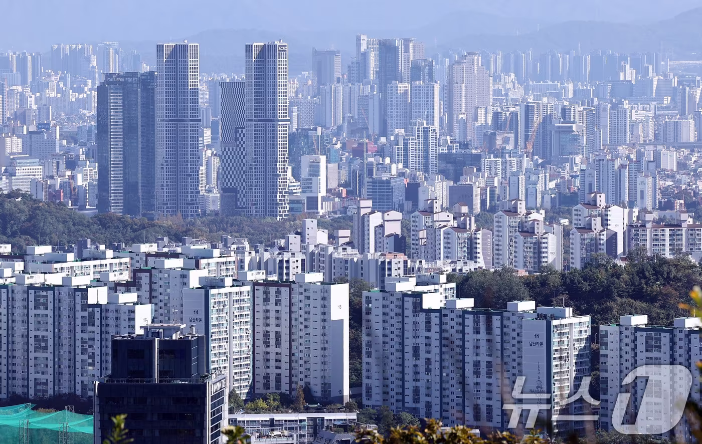 서울 남산에서 바라본 아파트 단지 모습. 2025.10.27/뉴스1 ⓒ News1 김성진 기자