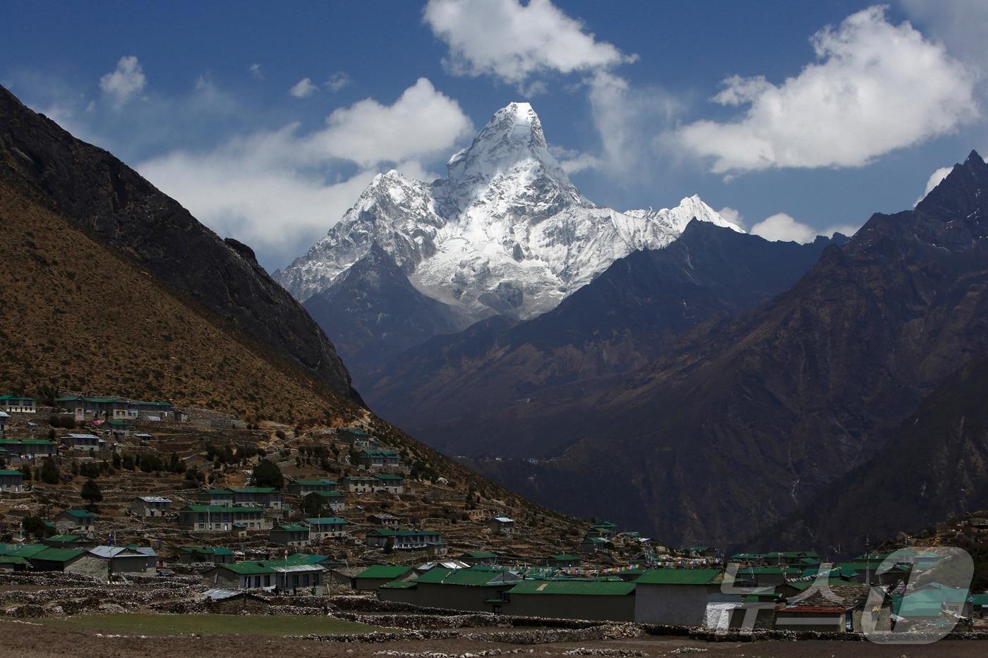 네팔 히말라야산맥의 동쪽에 위치한 아마다블람산(해발 6814m). 2014.04.30 ⓒ 로이터=뉴스1 ⓒ News1 김지완 기자