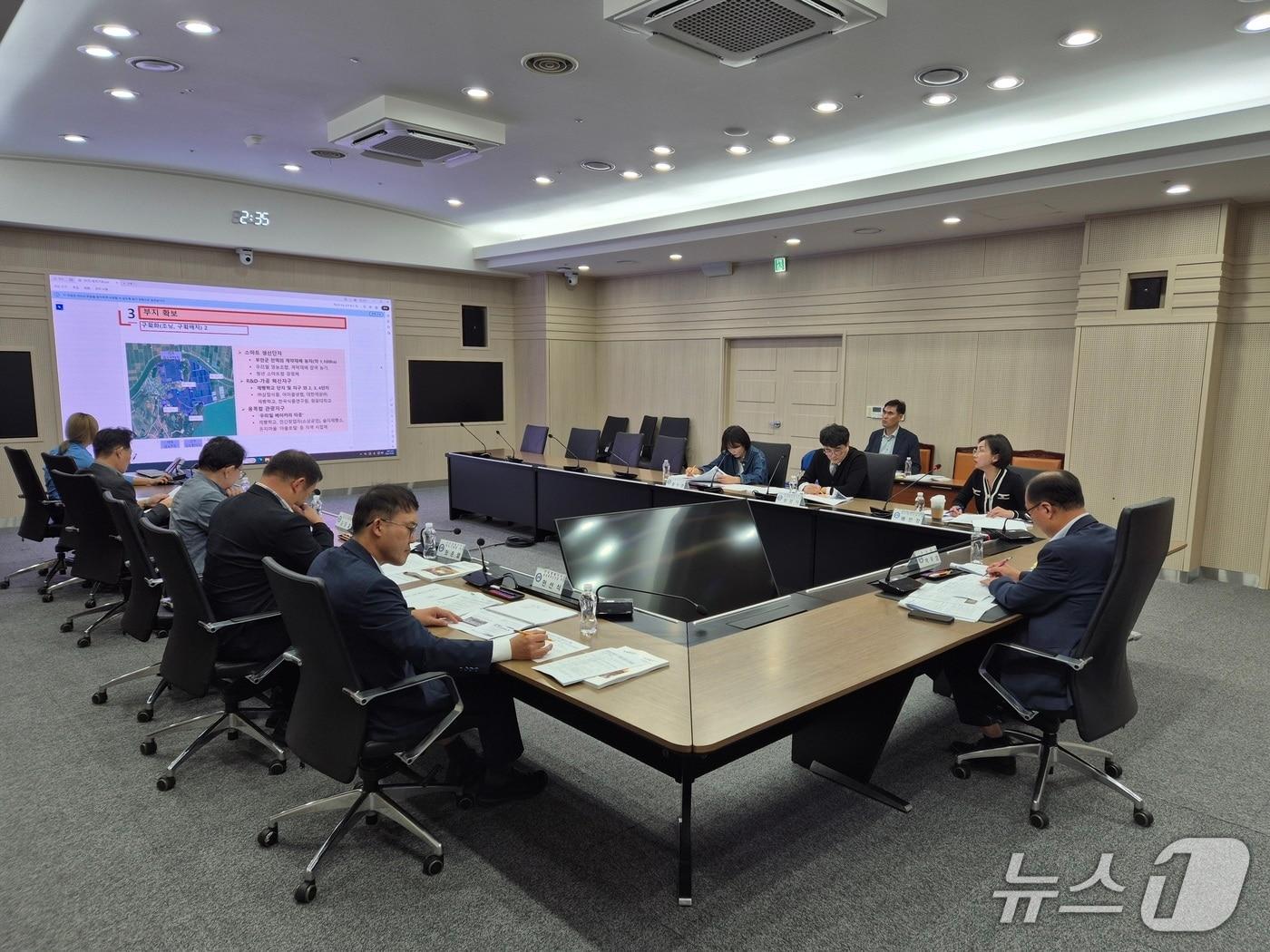 본문 이미지 -  지난 24일 개최된 전북도 농생명산업지구 심의위원회 회의 모습.(전북도 제공. 재판매 및 DB금지)/뉴스1