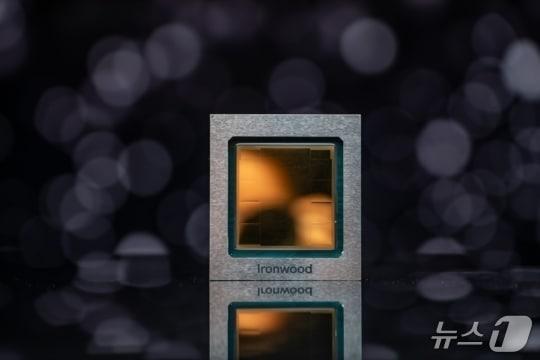 본문 이미지 - 구글 클라우드 7세대 텐서처리장치&#40;TPU&#41; 아이언우드&#40;구글 클라우드 제공&#41;