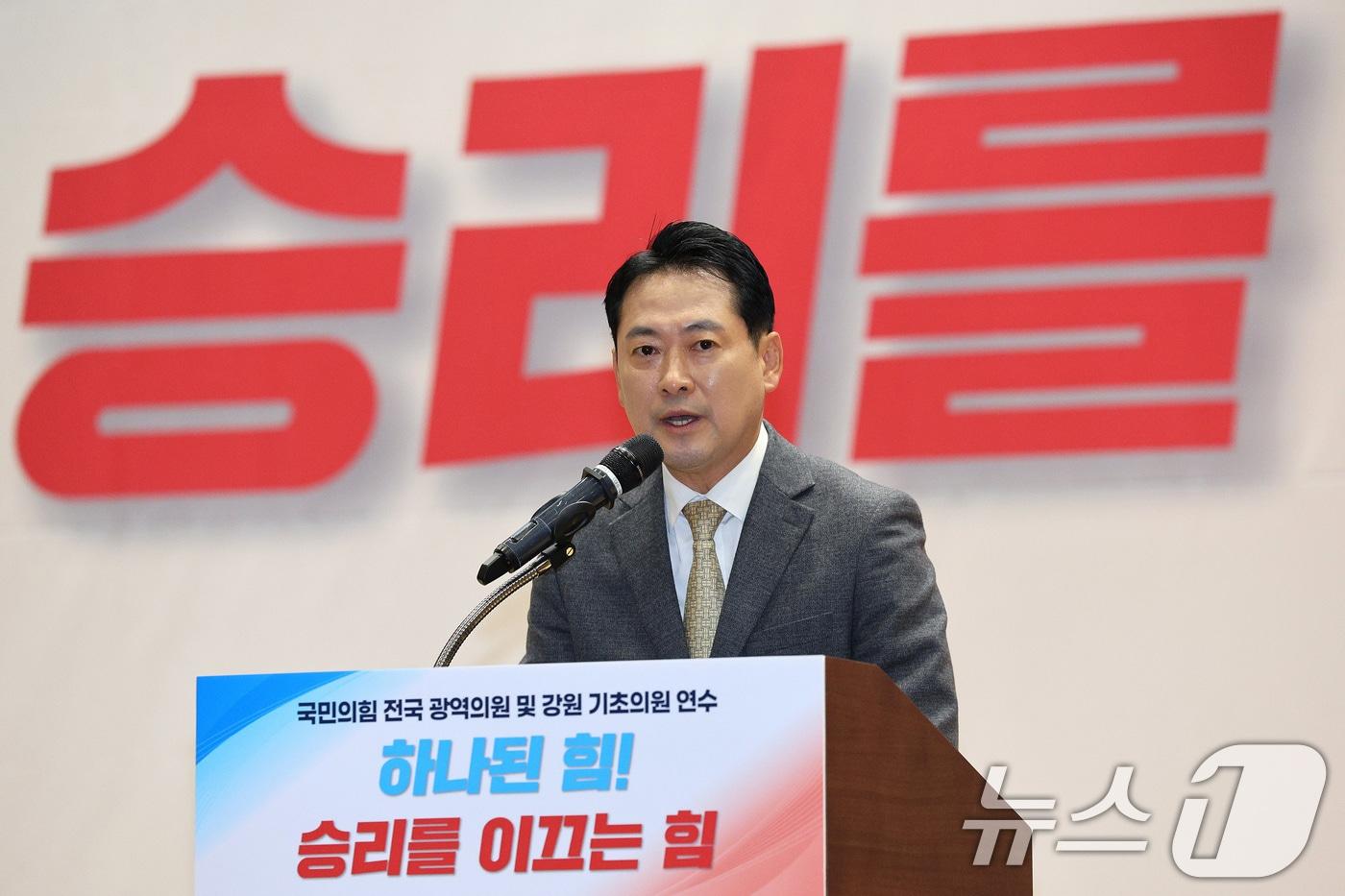 장동혁 국민의힘 대표가 27일 서울 여의도 국회 의원회관에서 열린 국민의힘 전국 광역의원 및 강원도 기초의원 연수에서 인사말을 하고 있다. 2025.10.27/뉴스1 ⓒ News1 신웅수 기자