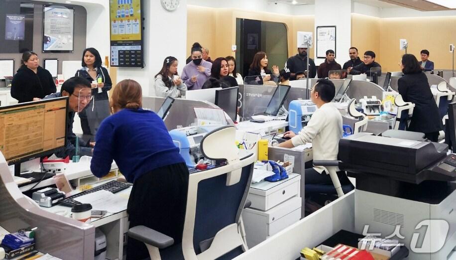 본문 이미지 - BNK경남은행 외국인전용센터.&#40;경남은행 제공. 재판매 및 DB금지&#41;
