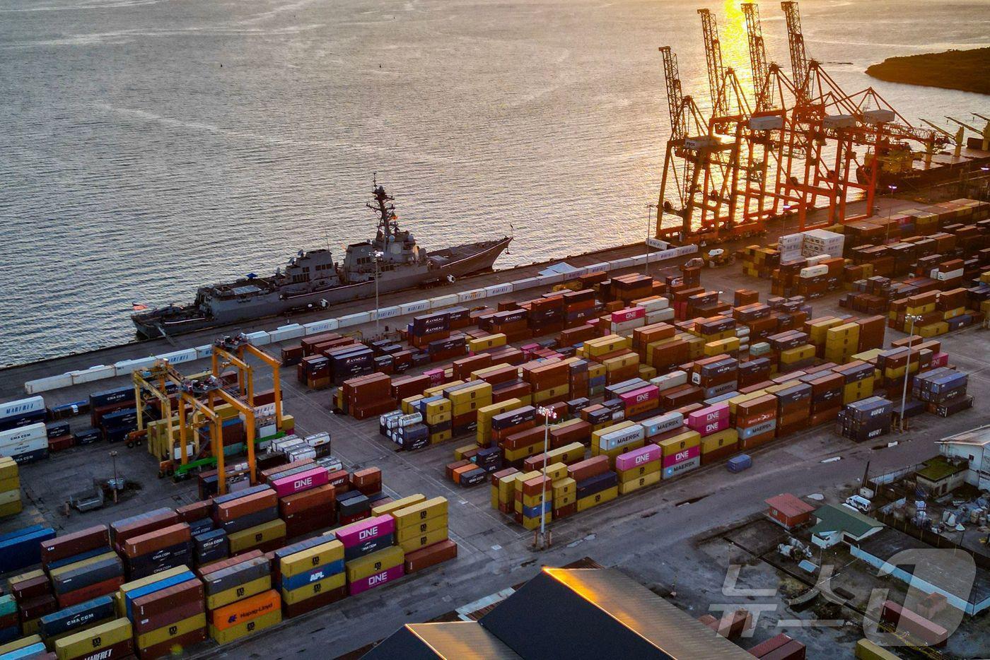 26일&#40;현지시간&#41; 포트오브스페인 항구에 USS 그래블리 군함이 정박해 있다.베네수엘라는 인근 트리니다드토바고에 입항한 미 군함을 위험한 &#39;도발&#39;이라고 비난했습니다. 2025.10.26. ⓒ AFP=뉴스1 ⓒ News1 이정환 기자