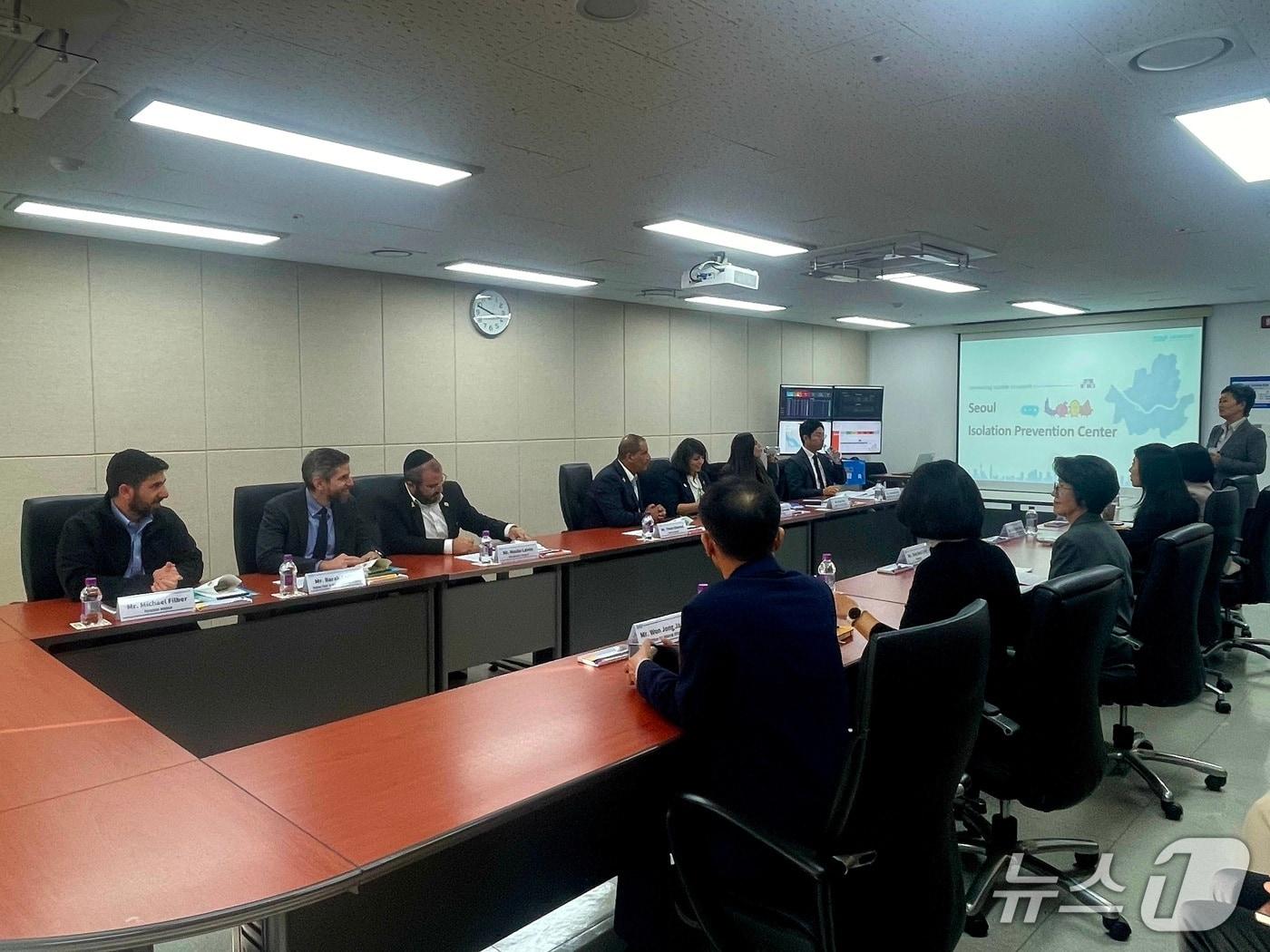 본문 이미지 - 서울-이스라엘 사회복지부 고립예방 정책교류.&#40;서울시 제공&#41;