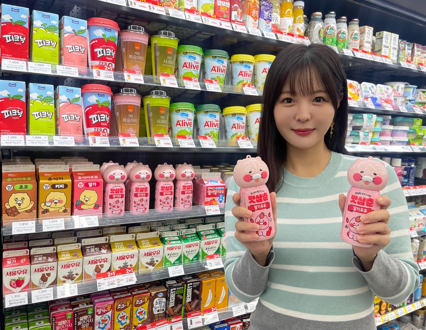 본문 이미지 - GS25 &#39;맛삼춘딸기우유&#39;&#40;GS25 제공&#41;.