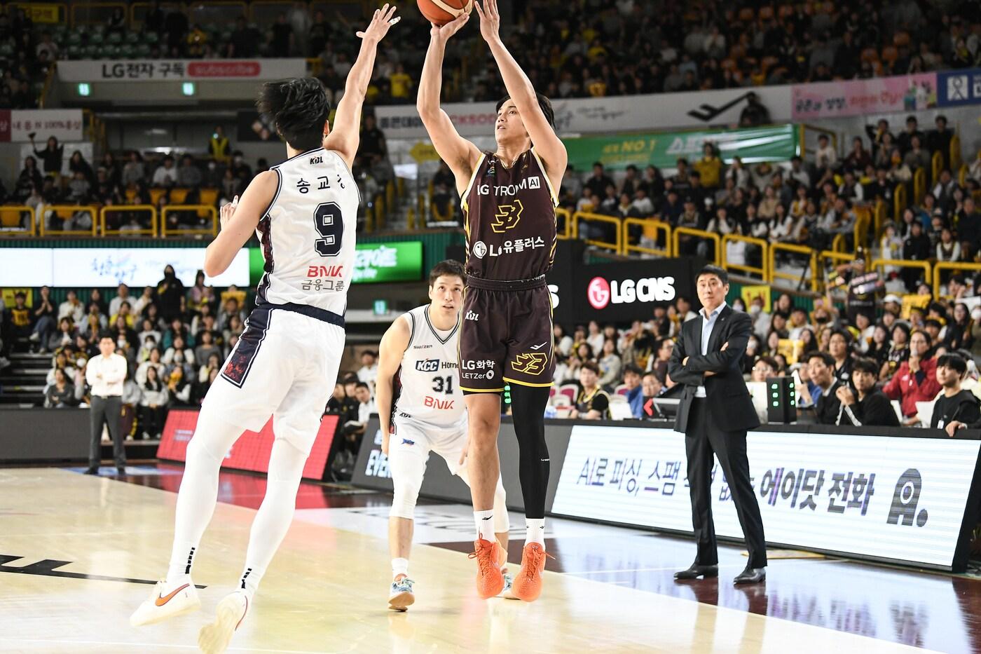 슛 던지는 칼 타마요. &#40;KBL 제공&#41;