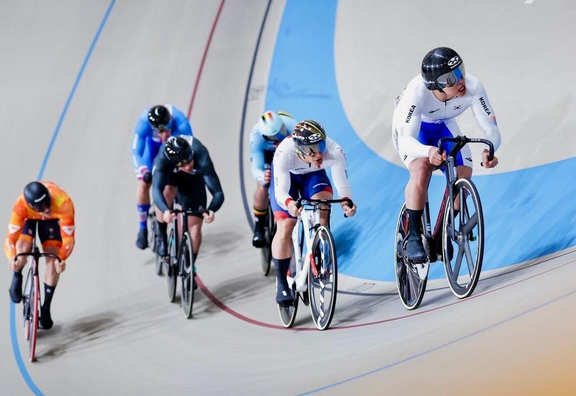 본문 이미지 - 역주하고 있는 최태호. &#40;대한사이클연맹 제공&#41;