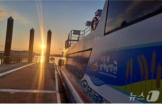 본문 이미지 - 낙동강 생태탐방선.&#40;부산시 제공. 재판매 및 DB금지&#41;