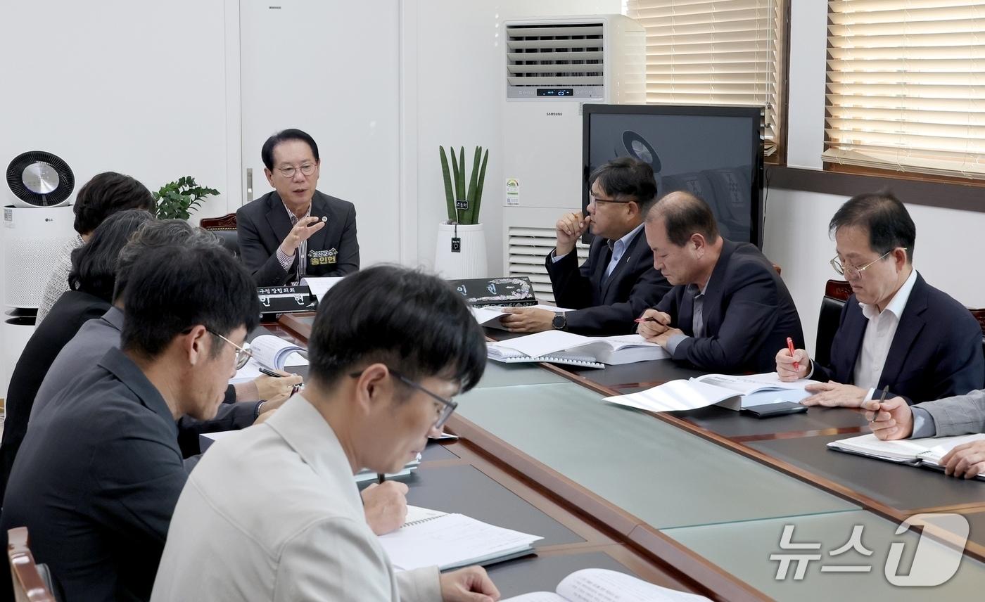 충북 괴산군은 지난 20일부터 27일까지 4일간 &#39;2026년 주요업무계획 보고회&#39;를 열고 내년도 군정 운영 방향과 핵심 추진 과제를 논의했다.&#40;괴산군 제공, 재판매 및 DB금지&#41;/뉴스1
