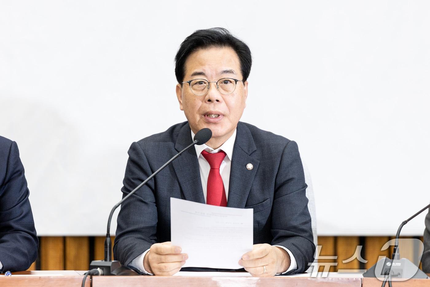 송언석 국민의힘 원내대표가 지난 28일 서울 여의도 국회에서 열린 국정감사대책회의에서 모두발언하고 있다. 2025.10.28/뉴스1 ⓒ News1 이승배 기자