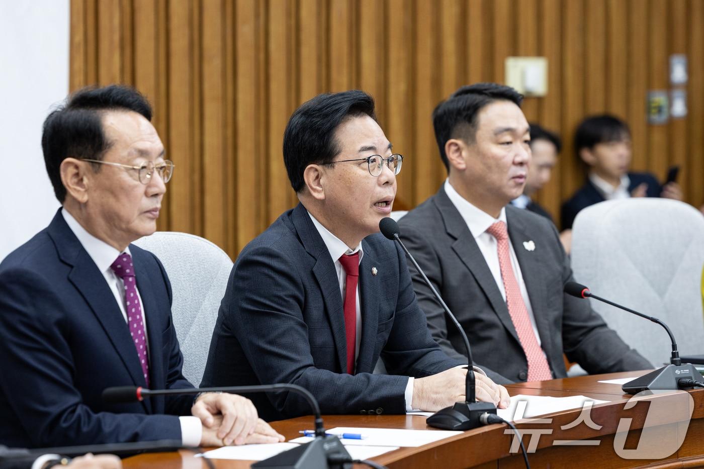 송언석 국민의힘 원내대표가 28일 서울 여의도 국회에서 열린 국정감사대책회의에서 모두발언하고 있다. 2025.10.28/뉴스1 ⓒ News1 이승배 기자