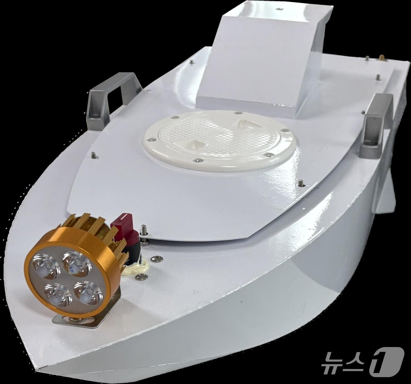 본문 이미지 - 한국해양대가 국내 최초 해양환경 특화형 교육용 드론으로 개발한 수상드론 (한국해양대 제공. 재판매 및 DB금지)