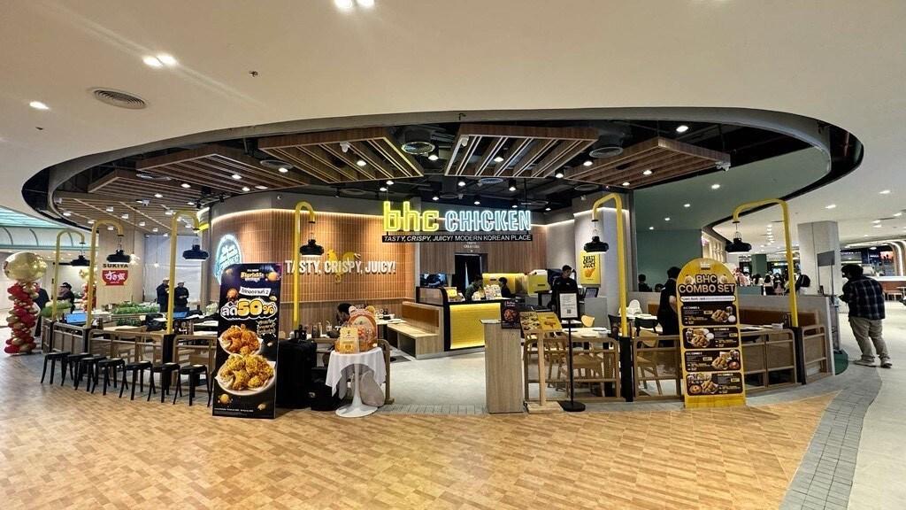본문 이미지 - bhc 태국 13호점 전경.&#40;다이닝브랜즈그룹 제공&#41;