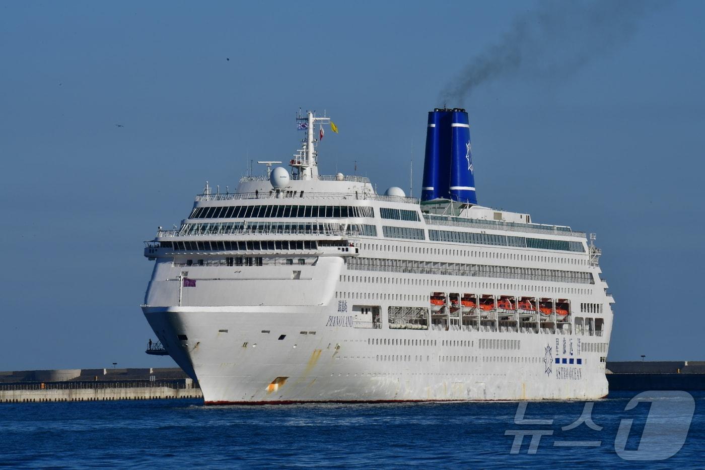 APEC 회의 기간 글로벌 CEO들의 숙소로 사용될 크루즈선이 28일 경북 포항시 북구 영일만항에 입항했다. 2025.10.28/뉴스1 ⓒ News1 최창호 기자