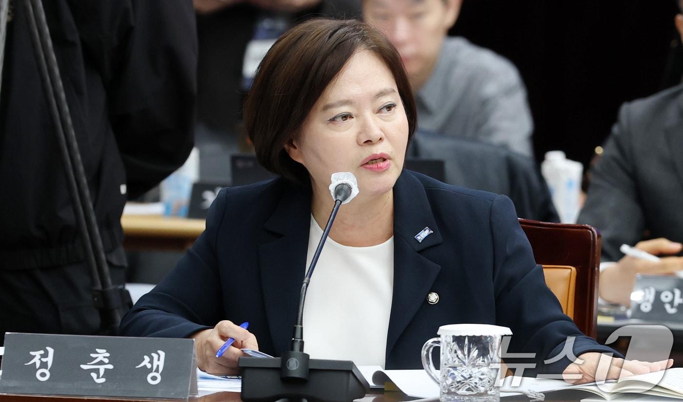 정춘생 조국혁신당 의원이 28일 전북 전주시 전북특별자치도청 대회의실에서 열린 국회 행정안전위원회 국정감사에서 질의를 하고 있다. 2025.10.28/뉴스1 ⓒ News1 유경석 기자