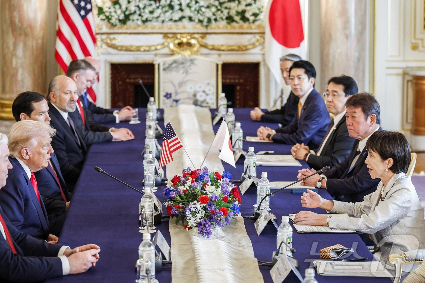 도널드 트럼프 미국 대통령과 다카이치 사나에 일본 총리가 28일 일본 도쿄 모토아카사카 영빈관에서 열린 미일 정상회담에 참석해 발언하고 있다. 2025.10.28 ⓒ 로이터=뉴스1 ⓒ News1 김경민 기자