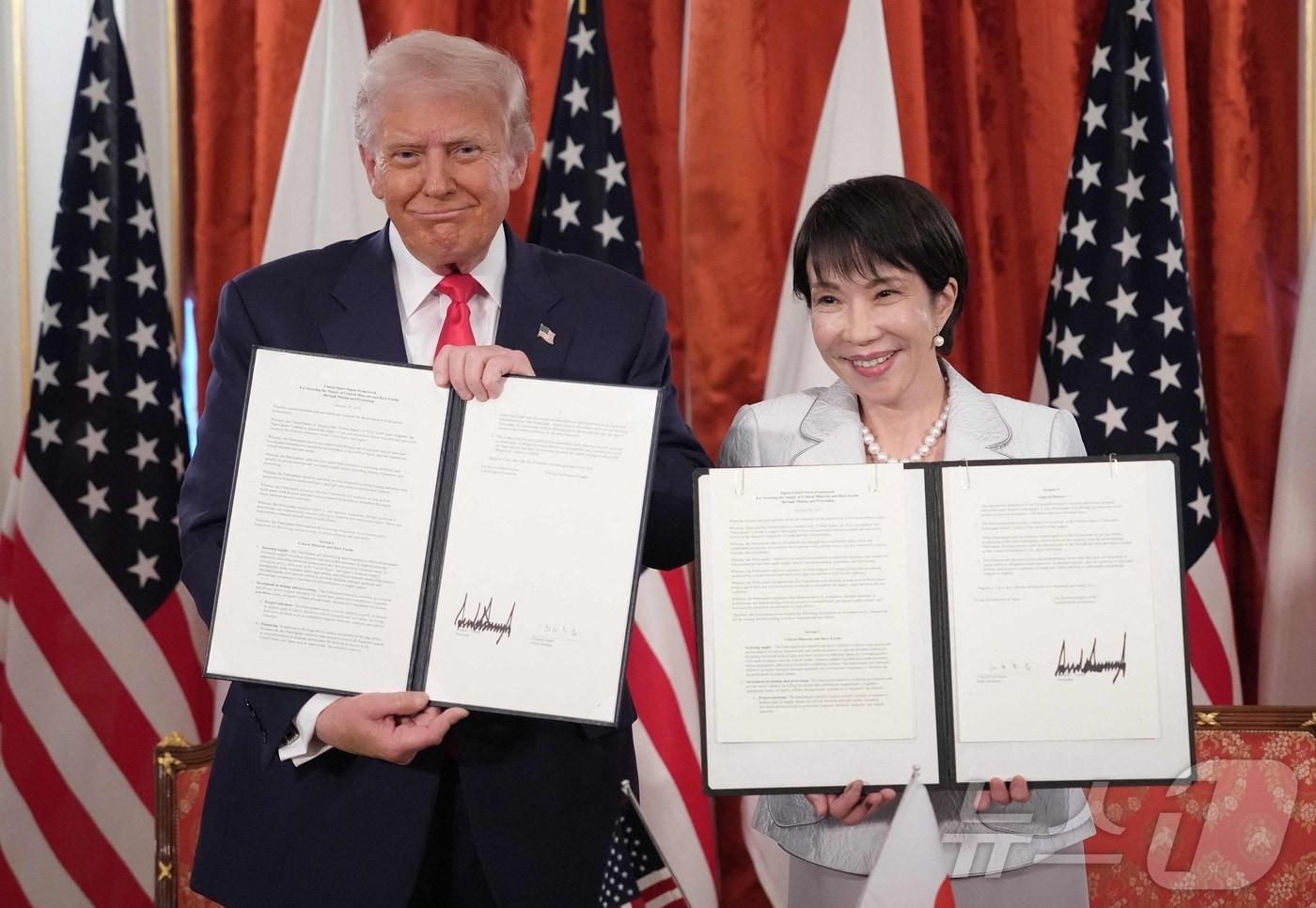 본문 이미지 - 도널드 트럼프 미국 대통령과 다카이치 사나에 일본 총리. 2025.10.28 ⓒ AFP=뉴스1