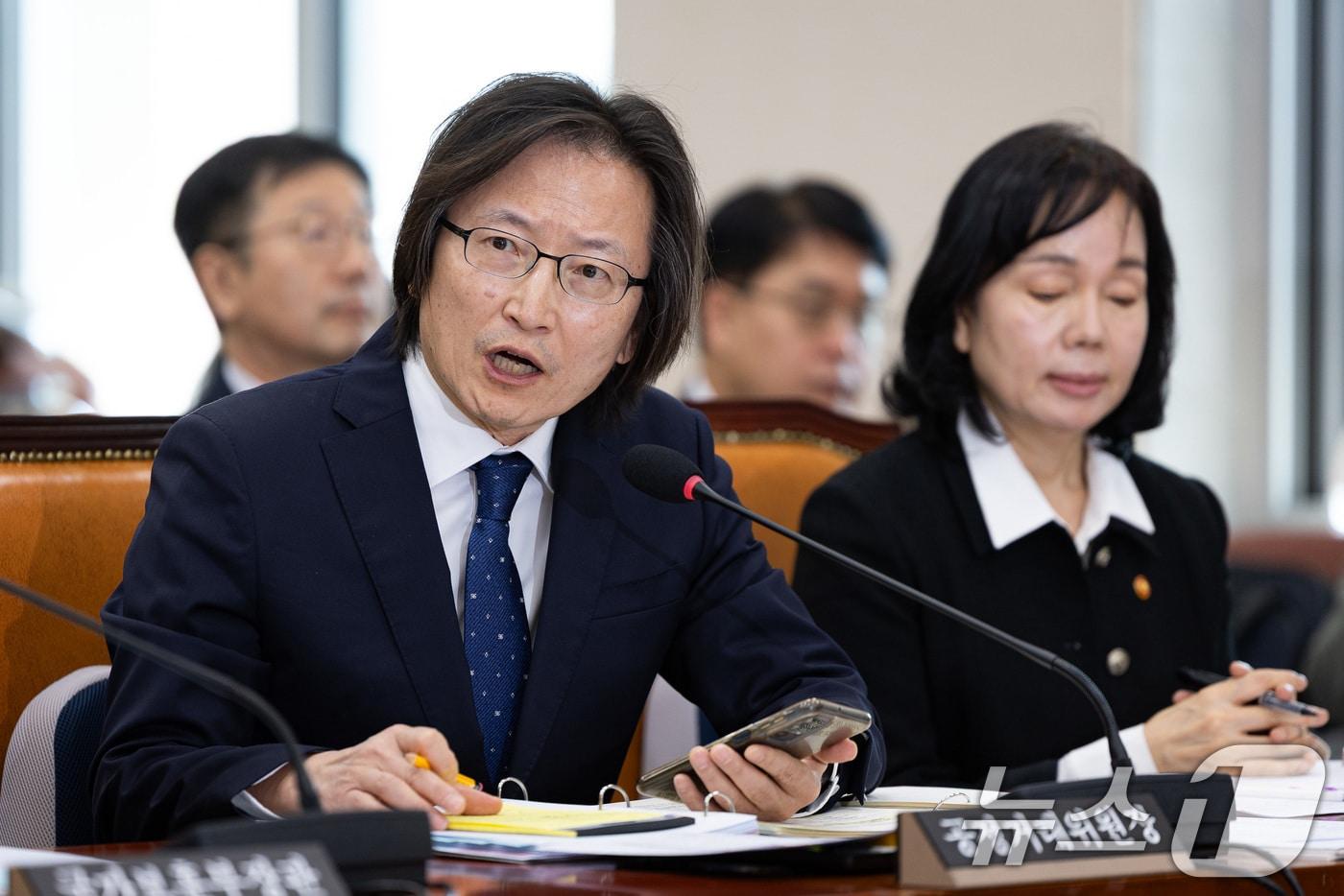 주병기 공정거래위원장이 지난달 서울 여의도 국회에서 열린 정무위원회의 국가보훈부 등에 대한 국정감사에서 의원 질의에 답하고 있다. 2025.10.28/뉴스1 ⓒ News1 유승관 기자