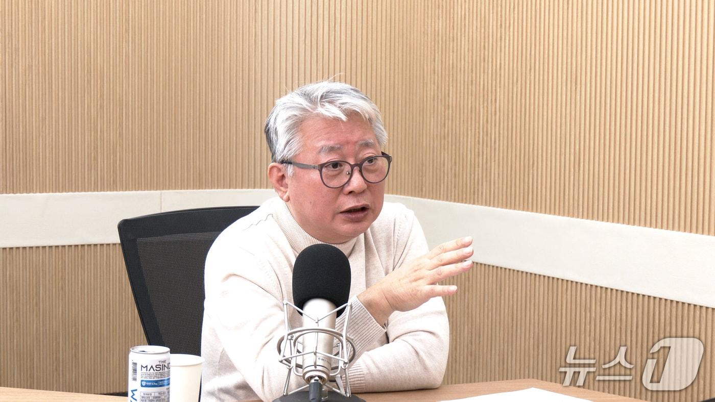 조응천 전 의원이 28일 뉴스1TV '팩트앤뷰'에 출연해 질문에 답하고 있다.