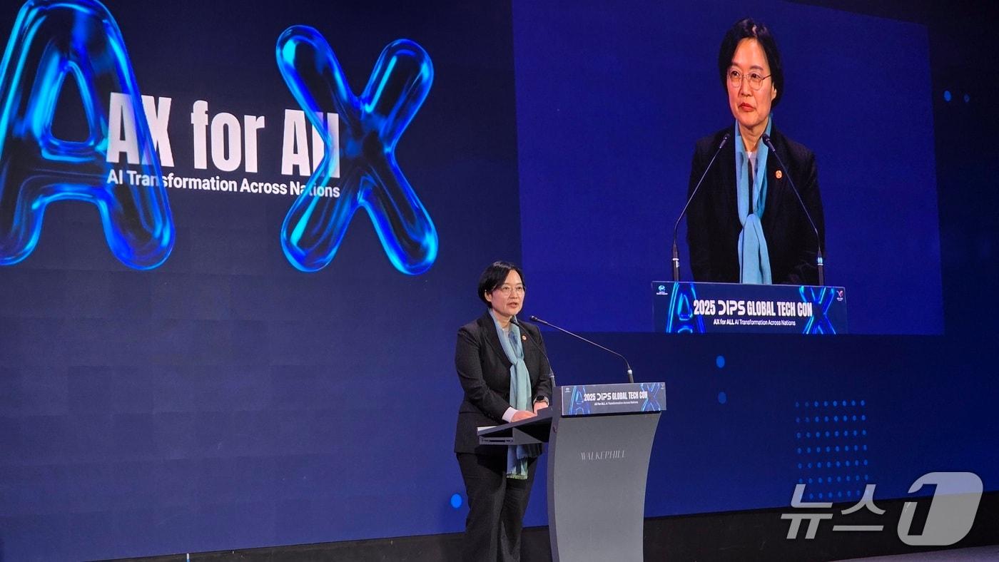 한성숙 중소벤처기업부 장관이 28일 &#39;글로벌 초격차 테크 콘퍼런스&#39;에 참가해 인사말을 하고 있다. 2025.10.28 ⓒ뉴스1 이정후 기자