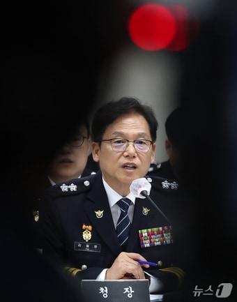 본문 이미지 - 김철문 전북경찰청장이 28일 전북 전주시 전북경찰청실에서 열린 국회 행정안전위원회 국정감사에서 질의를 듣고 있다. 2025.10.28/뉴스1 ⓒ News1 유경석 기자