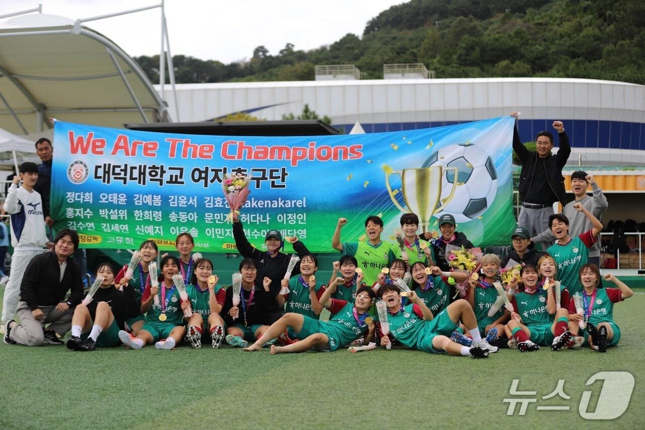 본문 이미지 - 대덕대학교(총장 김대성) 여자 축구부가 제106회 전국체육대회에서 금메달을 차지했다. (대덕대학교 제공.재판매 및 DB금지)/뉴스1