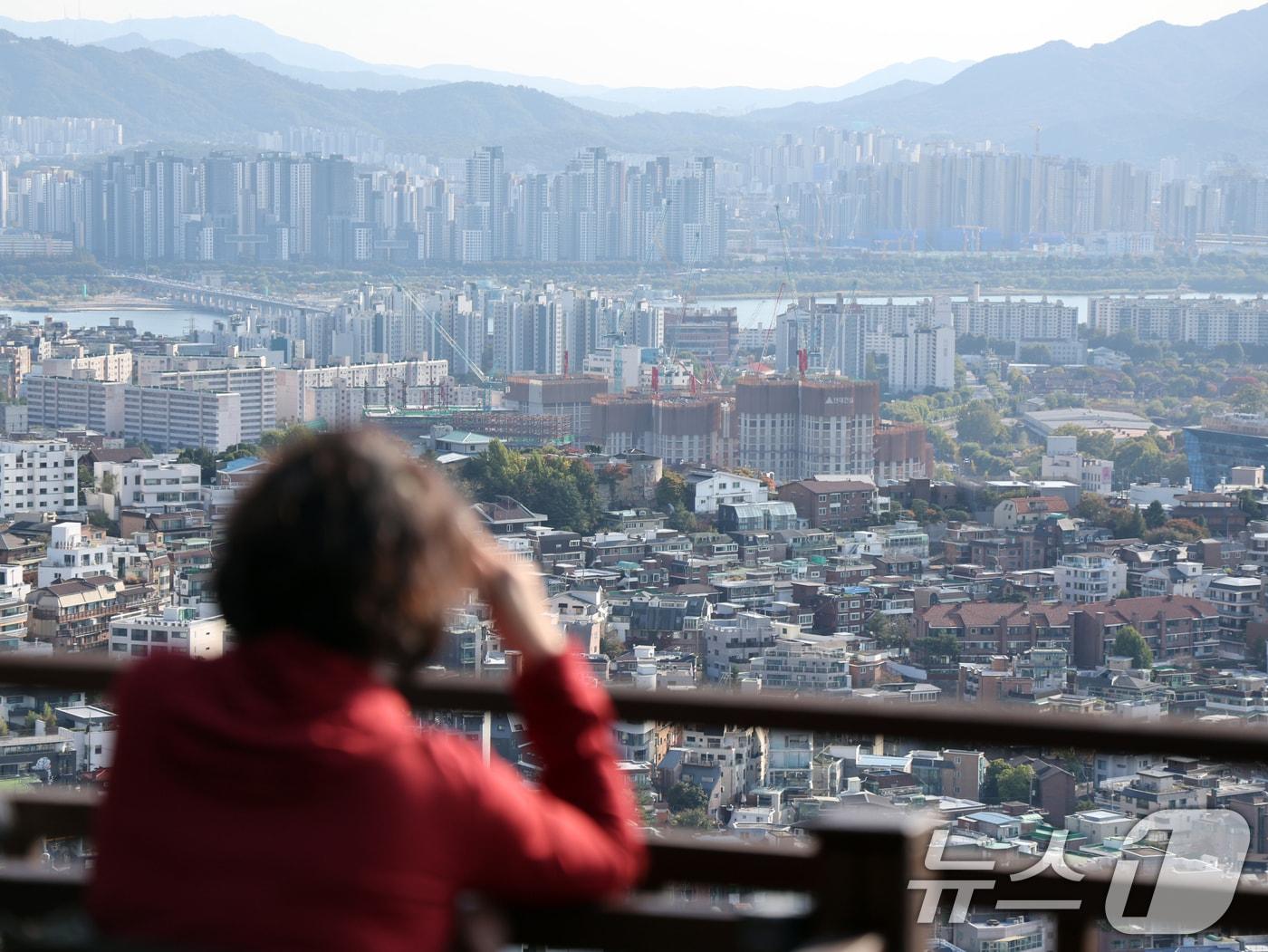 본문 이미지 - 서울 남산에서 바라본 아파트 및 주택 단지. &#40;자료사진&#41; /뉴스1 ⓒ News1 황기선 기자