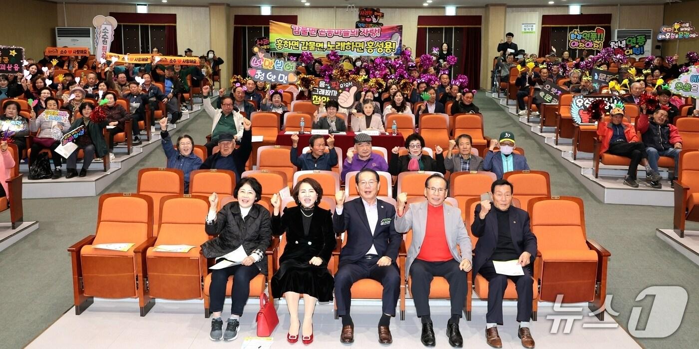 ㈔한국예총 괴산지회는 28일 괴산문화예술회관에서 &#39;3회 괴산실버가요제&#39;를 개최했다.&#40;괴산군 제공, 재판매 및 DB금지&#41;/뉴스1