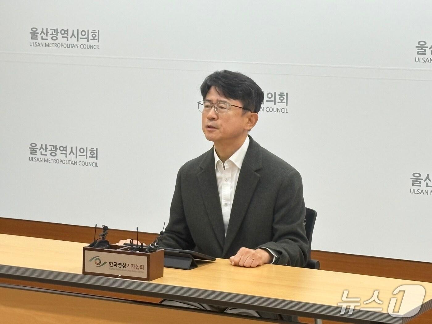 본문 이미지 - 안재현 전 노무현재단 울산지역위원회 상임대표가 28일 울산시의회 프레스센터에서 울산시장 출마 의사를 밝히고 있다.(울산시의회 제공. 재판매 및 DB금지)/뉴스1