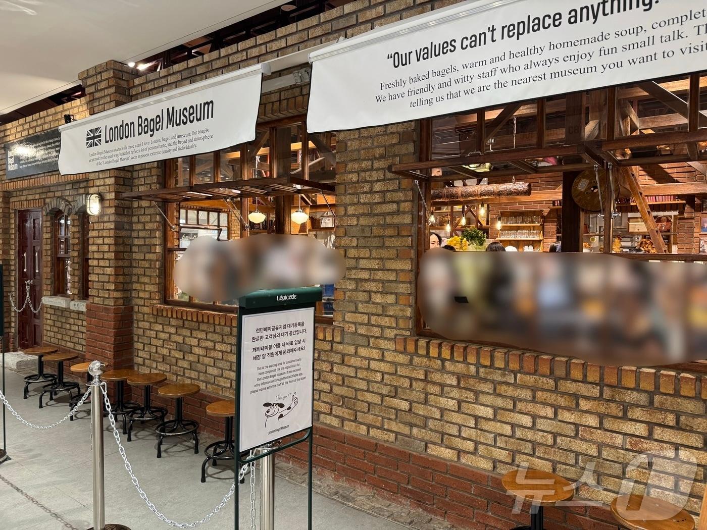 본문 이미지 - 지난 28일 오전 인천시 미추홀구 런던베이글뮤지엄 인천점 모습 /뉴스1 ⓒ News1 박소영 기자