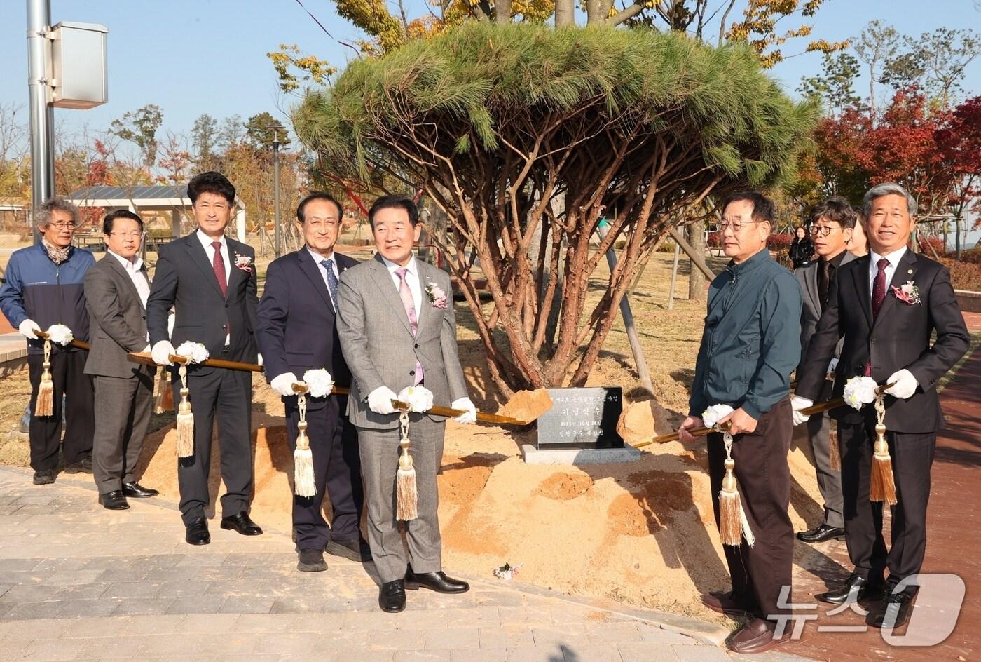 충북 진천군은 28일 진천읍 교성리 일원에서 '진천 2호 근린공원 조성사업' 준공식을 개최했다.(진천군 제공, 재판매 및 DB금지)/뉴스1