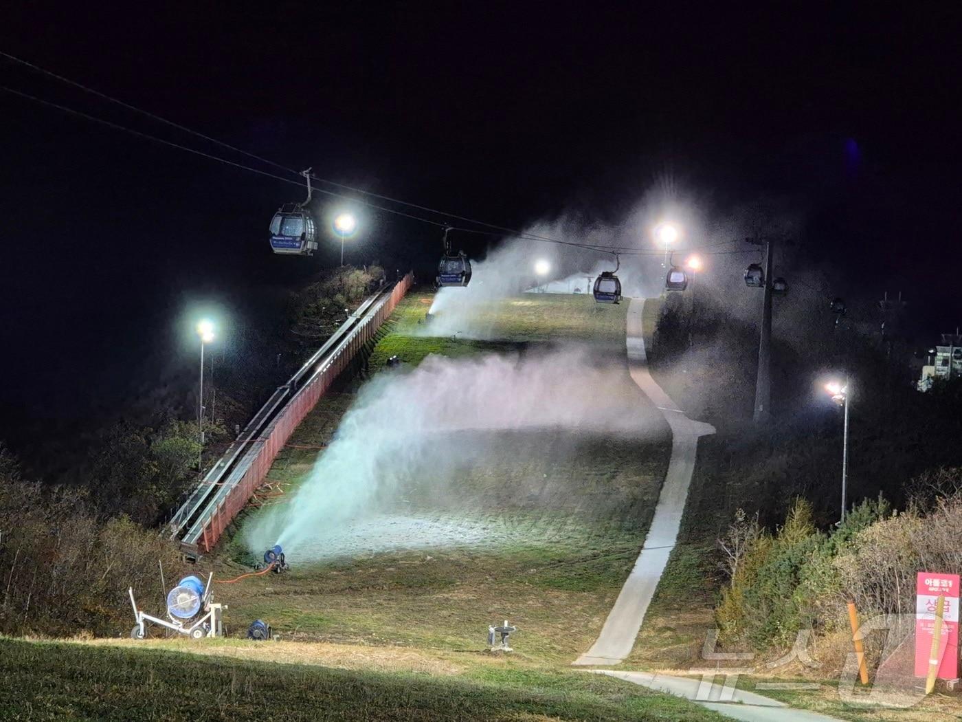 본문 이미지 - 하이원스키장 제설 작업&#40;강원랜드 제공&#41; 