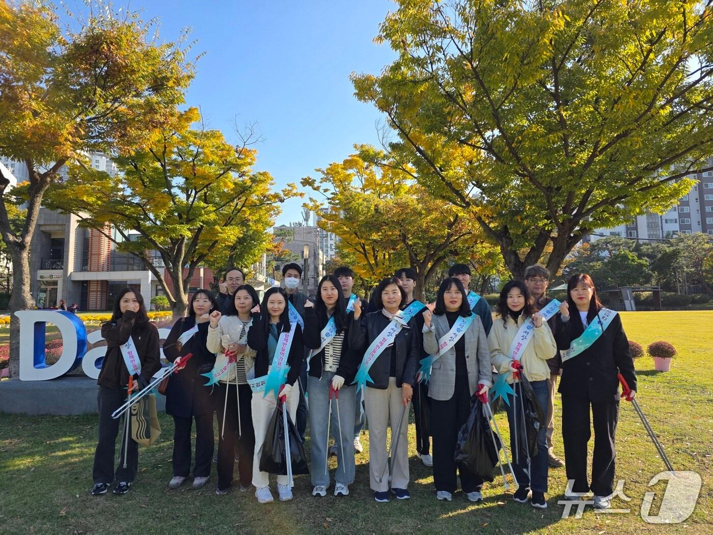 본문 이미지 - 대전동부교육지원청 &#39;줍깅 캠페인&#39;&#40;대전시교육청 제공&#41; /뉴스1