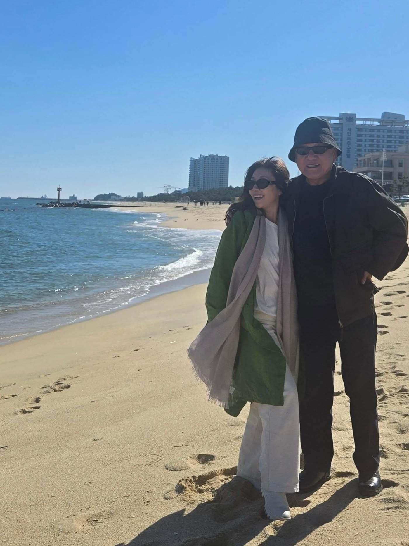 본문 이미지 - 배우 최명길&#40;왼쪽&#41;, 김한길 전 장관/ 사진=최명길 인스타그램