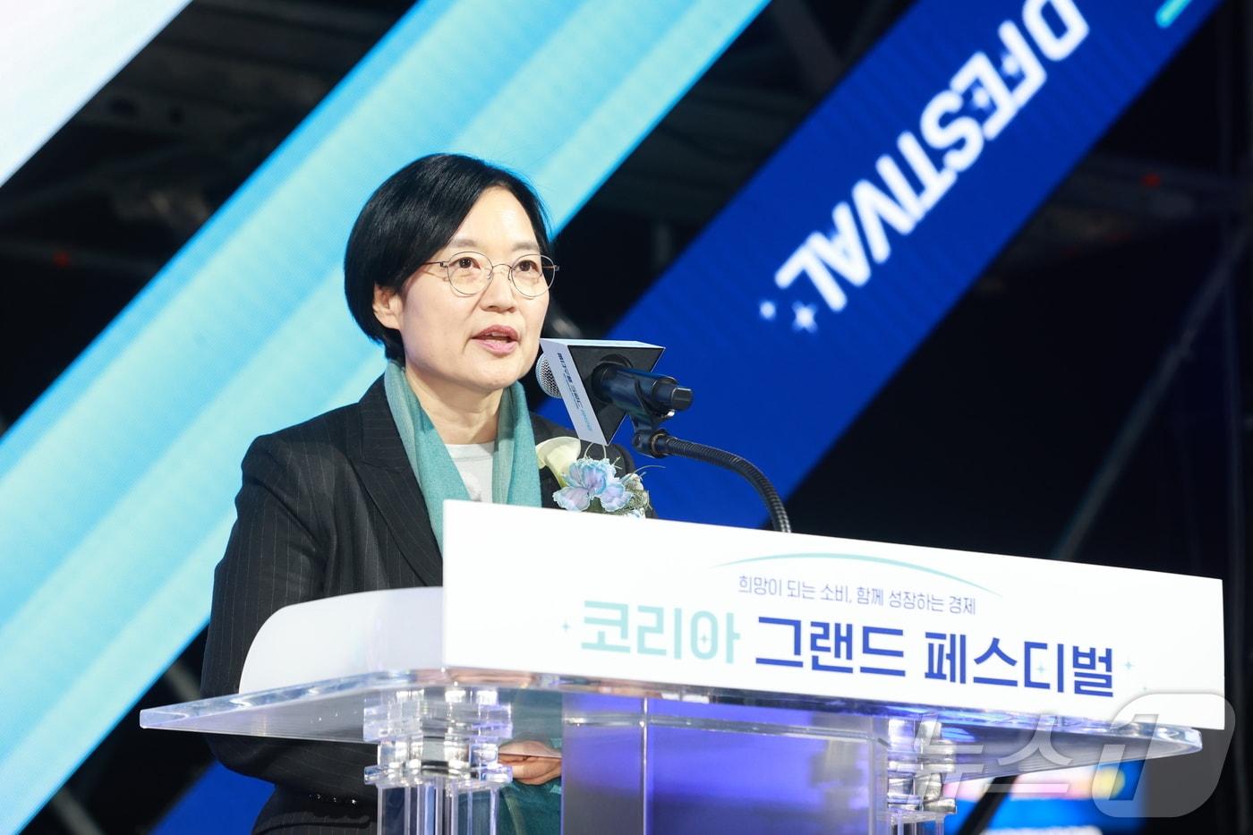 한성숙 중소벤처기업부 장관이 28일 광주 국립아시아문화전당에서 열린 '코리아 그랜드 페스티벌 개막행사'에서 개회사를 하고 있다. (중소벤처기업부 제공. 재판매 및 DB 금지) 2025.10.28/뉴스1