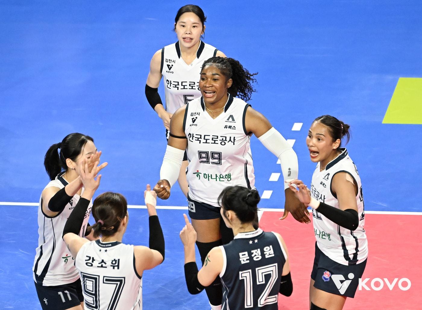 본문 이미지 - 도로공사가 기업은행을 제압했다. (KOVO 제공)