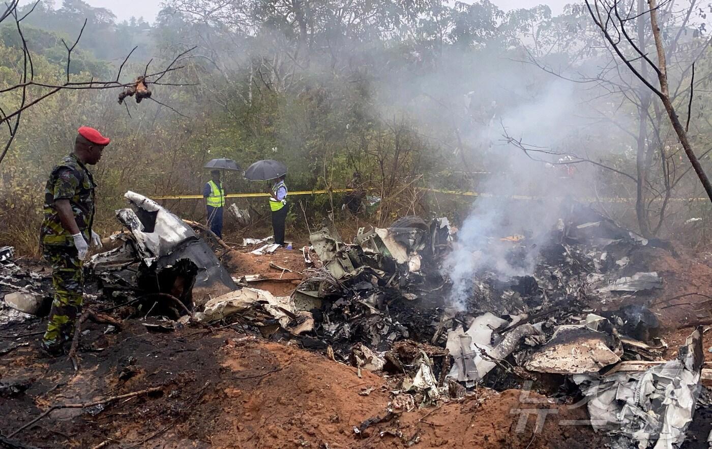 케냐 디아니 공항을 이륙한 항공기가 28일 오전 추락해 탑승자 11명 전원이 사망했다. 탑승객은 8명이 헝가리인, 2명이 독일인이었다. 2025.10.28 ⓒ 로이터=뉴스1 ⓒ News1 강민경 기자