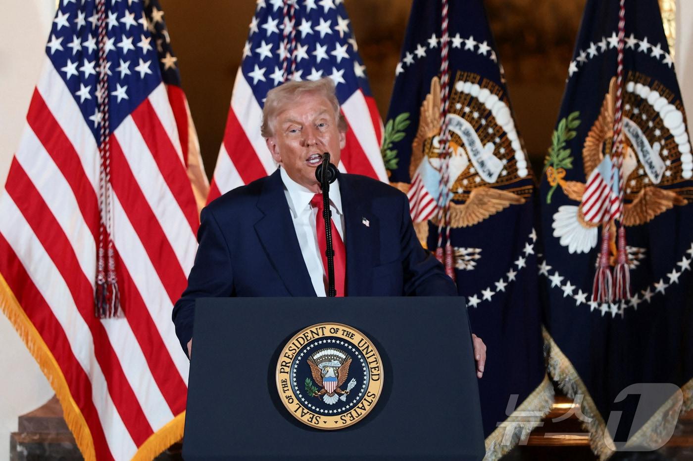 도널드 트럼프 미국 대통령이 28일&#40;현지시간&#41; 일본 도쿄 주일미국대사관저에서 열린 기업인 만찬 행사에서 연설하고 있다.2025.10.28. ⓒ 로이터=뉴스1 ⓒ News1 류정민 특파원