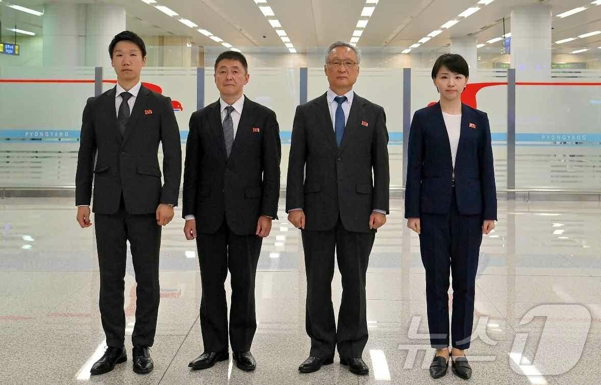 본문 이미지 - &#40;평양 노동신문=뉴스1&#41; = 북한 노동당 기관지 노동신문은 29일 &#39;노동신문&#39; 창간 80주년 기념보고회에 참가하기 위해 림왕호 사장을 단장으로 하는 재일본조선인총연합회&#40;총련&#41; 조선신보사 대표단이 전날 평양에 도착했다고 보도했다. [국내에서만 사용가능. 재배포 금지. DB 금지. For Use Only in the Republic of Korea. Redistribution Prohibited] rodongphoto@news1.kr