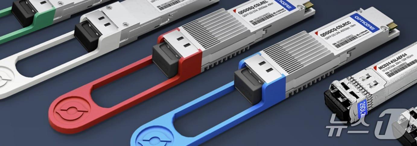 본문 이미지 - 옵티코어가 생산하는 광트랜시버&#40;옵티코어 홈페이지 갈무리&#41;