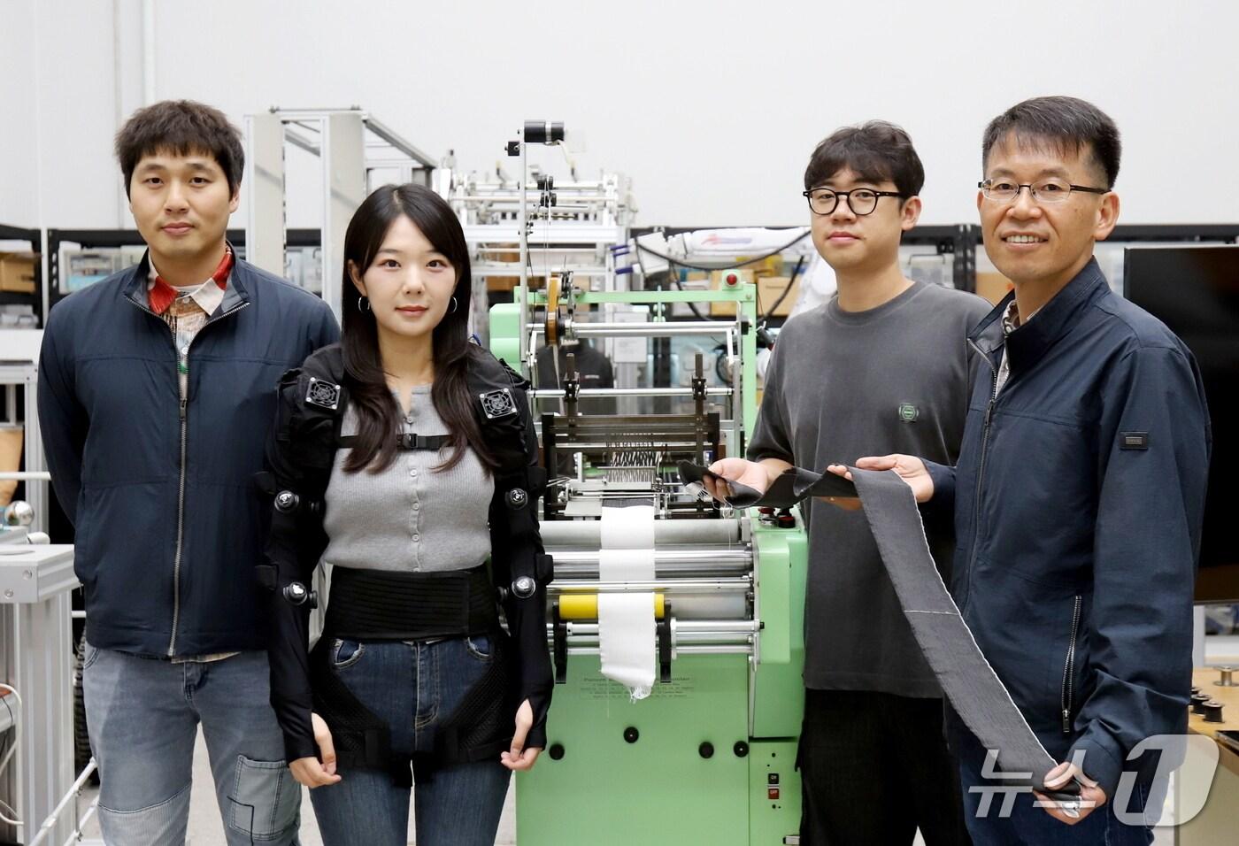 한국기계연구원 첨단로봇연구센터 박철훈 책임연구원 연구팀(기계연 제공) /뉴스1