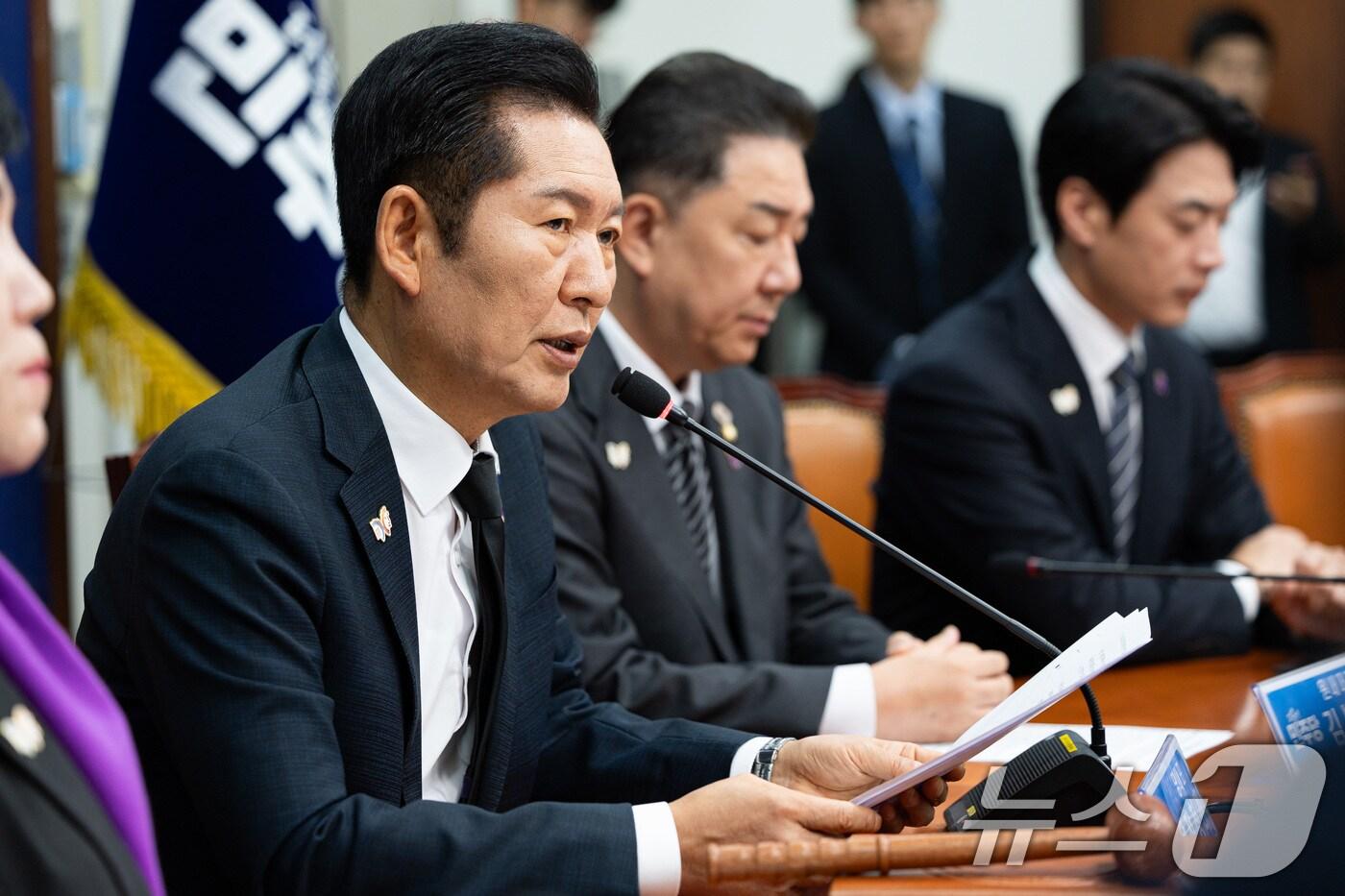 정청래 더불어민주당 대표가 29일 서울 여의도 국회에서 열린 최고위원회의에서 모두 발언을 하고 있다. 2025.10.29/뉴스1 ⓒ News1 유승관 기자