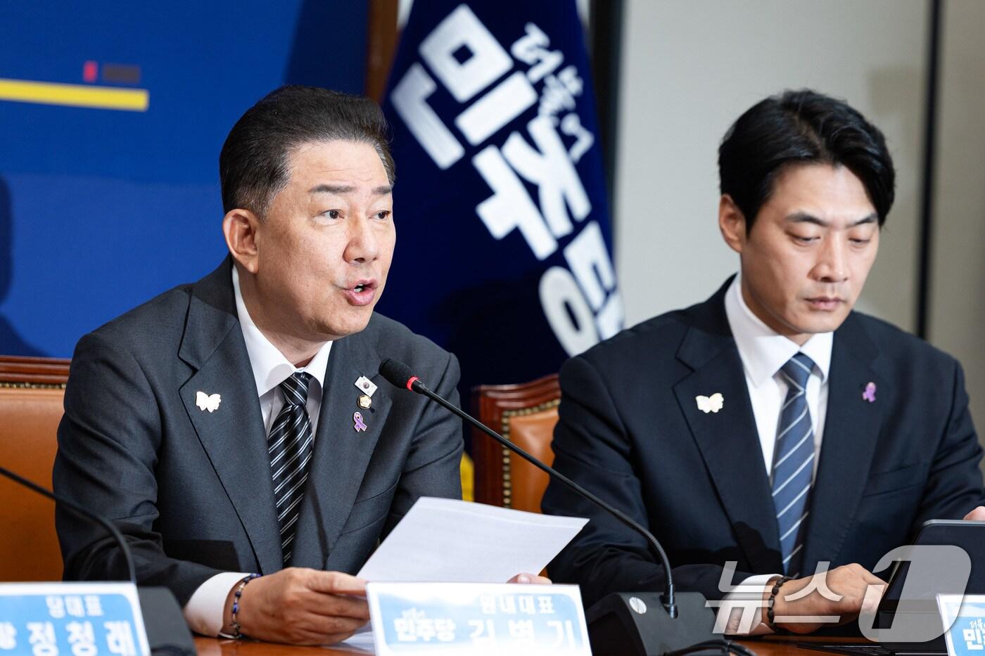 김병기 더불어민주당 원내대표가 29일 서울 여의도 국회에서 열린 최고위원회의에서 모두 발언을 하고 있다. 2025.10.29/뉴스1 ⓒ News1 유승관 기자