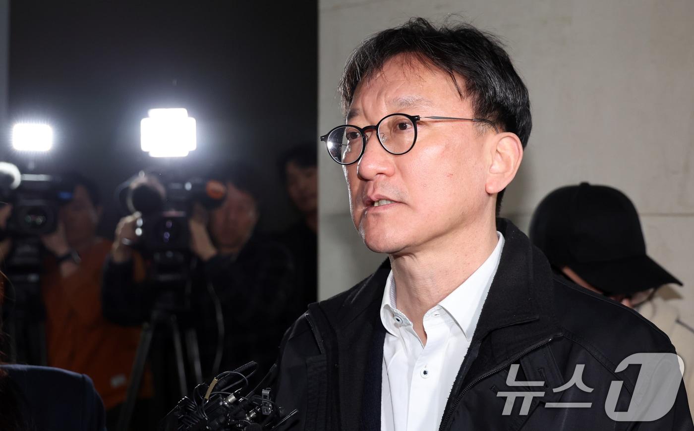 송창진 전 공수처 수사2부장검사가 29일 오전 서울 서초구 해병대원 순직 사건 관련 의혹을 수사하는 순직해병특검팀&#40;특별검사 이명현&#41; 으로 국회 위증·직권남용 혐의 피의자 조사를 받기 위해 출석하고 있다. 2025.10.29/뉴스1 ⓒ News1 김명섭 기자