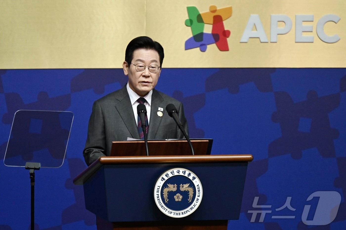 이재명 대통령이 29일 경북 경주예술의전당에서 열린 아시아태평양경제협력체(APEC) 정상회의 최고경영자(CEO) 서밋 개회식에서 정상 특별연설을 하고 있다. (공동취재) 2025.10.29/뉴스1 ⓒ News1 김민지 기자