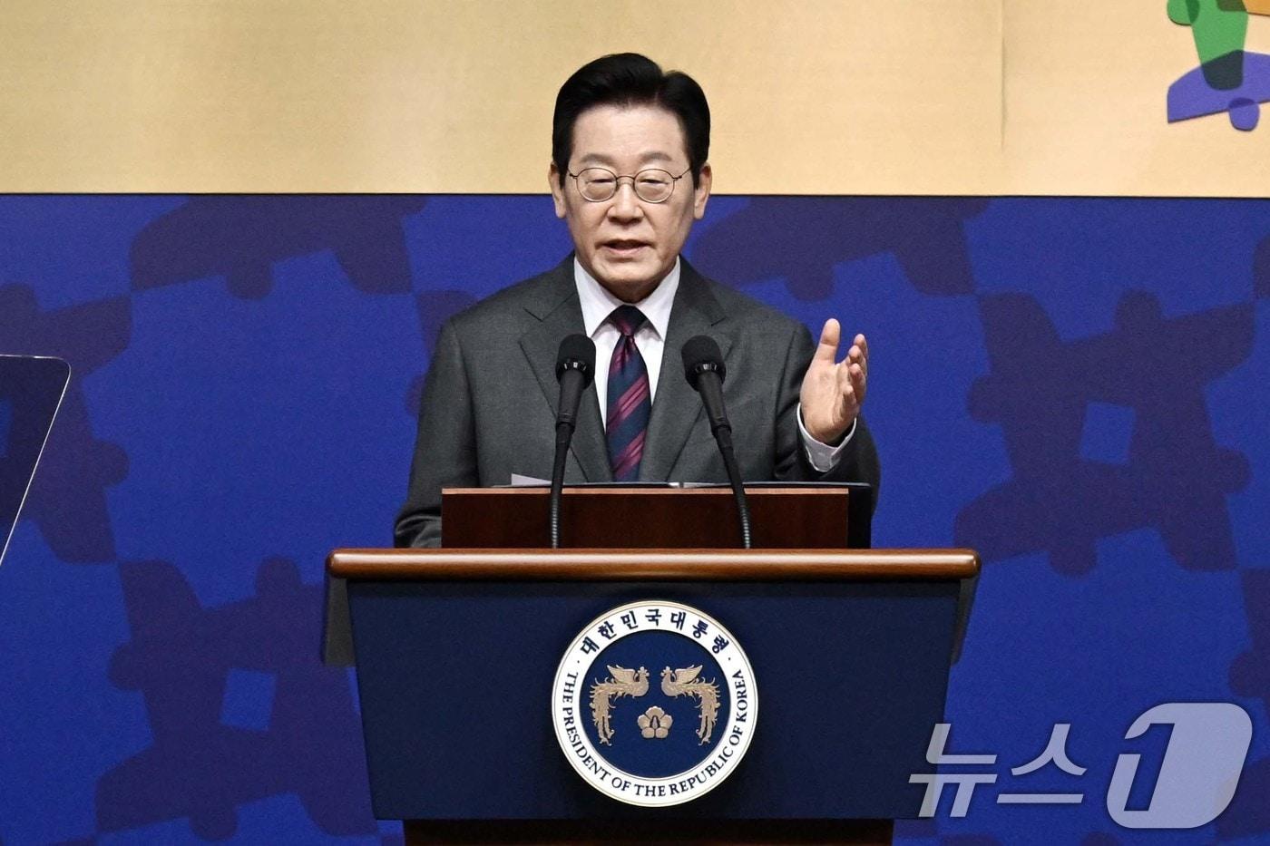 이재명 대통령이 29일 경북 경주예술의전당에서 열린 아시아태평양경제협력체&#40;APEC&#41; 정상회의 최고경영자&#40;CEO&#41; 서밋&#40;Summit&#41; 개회식에서 정상 특별연설을 하고 있다. &#40;공동취재&#41; 2025.10.29/뉴스1 ⓒ News1 김민지 기자