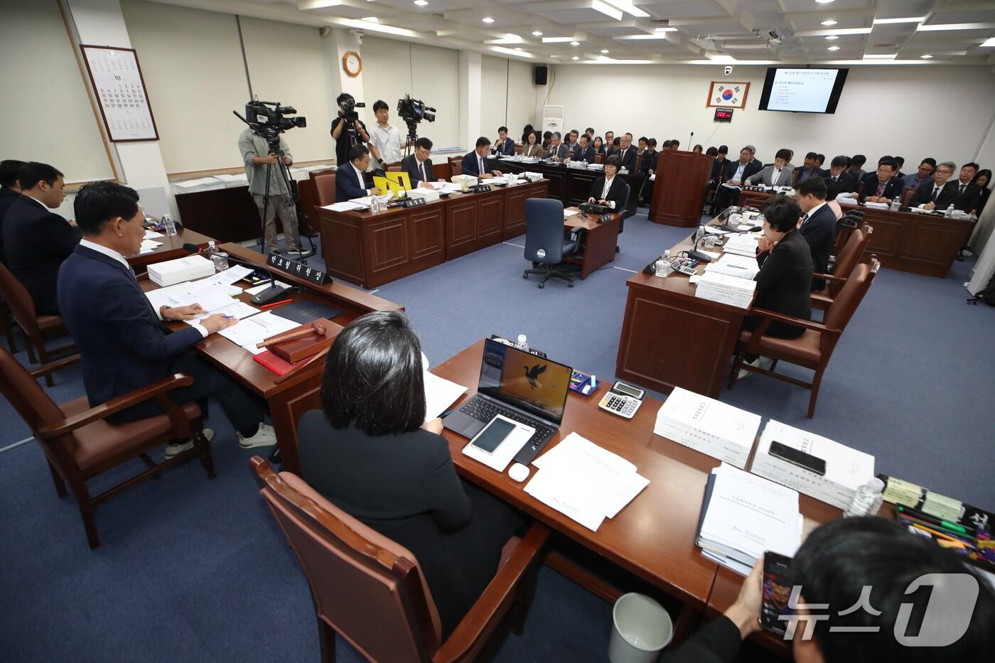 제주특별자치도의회 행정자치위원회 회의 현장.(제주특별자치도의회 제공, 재판매 및 DB 금지)