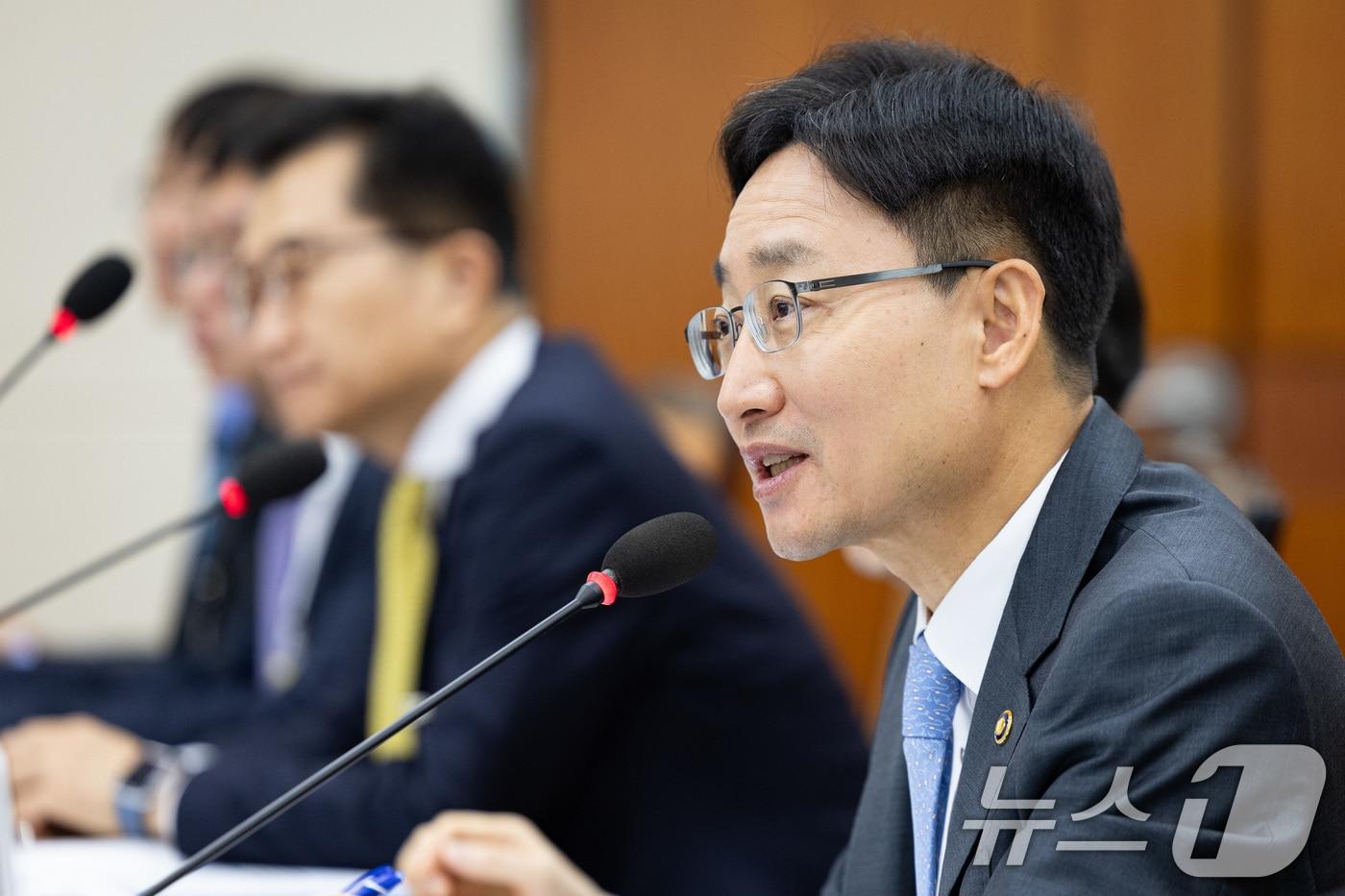 임광현 국세청장이 29일 서울 여의도 국회에서 열린 기획재정위원회의 한국은행 등에 대한 국정감사에서 의원 질의에 답하고 있다. 2025.10.29/뉴스1 ⓒ News1 유승관 기자