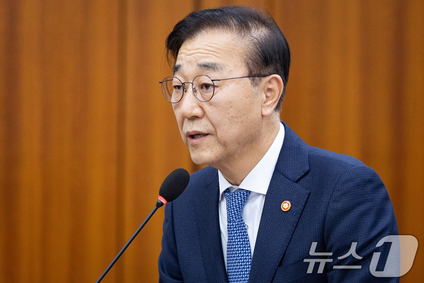 김윤덕 국토교통부 장관이 29일 서울 여의도 국회에서 열린 국토교통위원회의 국토교통부 증에 대한 국정감사에서 업무보고를 하고 있다. 2025.10.29/뉴스1 ⓒ News1 유승관 기자